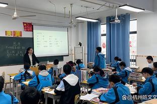 表现不佳！奎克利15投仅4中拿到12分7板出现4失误 三分6中0